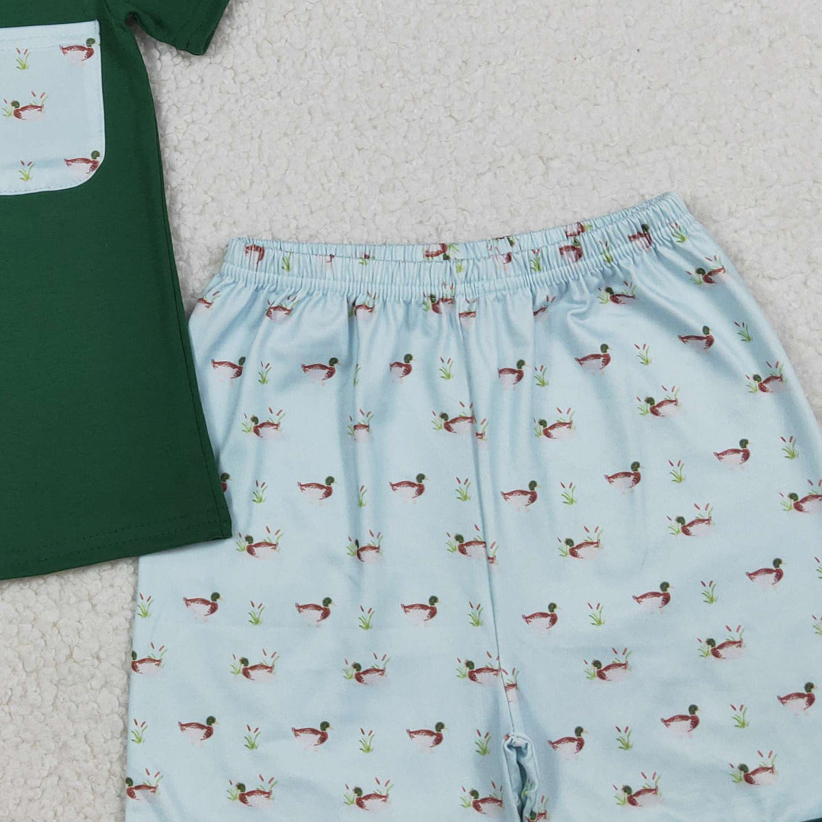 RTS NO MOQ BSSO1899 Baby Boys Dark Green Ducks Pocket T-Shirt And Shorts Set