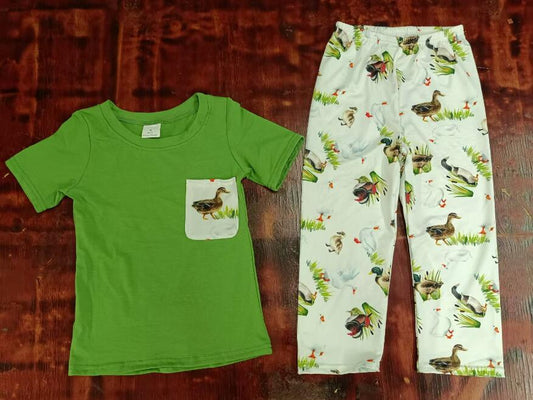 Custom moq 3 eta 6-7weeks Short Sleeve Green Pocket Top-Duck Pants Set