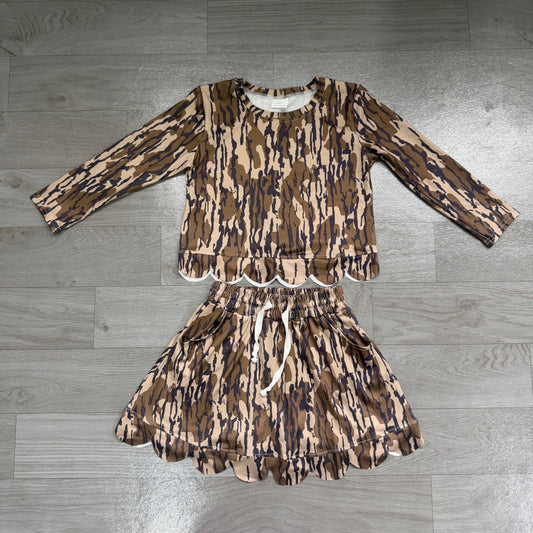 (Sample) No moq milk silk GLD1615（GT1686+GLK0298 ）Baby Girls Olive Camo Print Long Sleeve Scallop Hem Top Skort Clothes Set