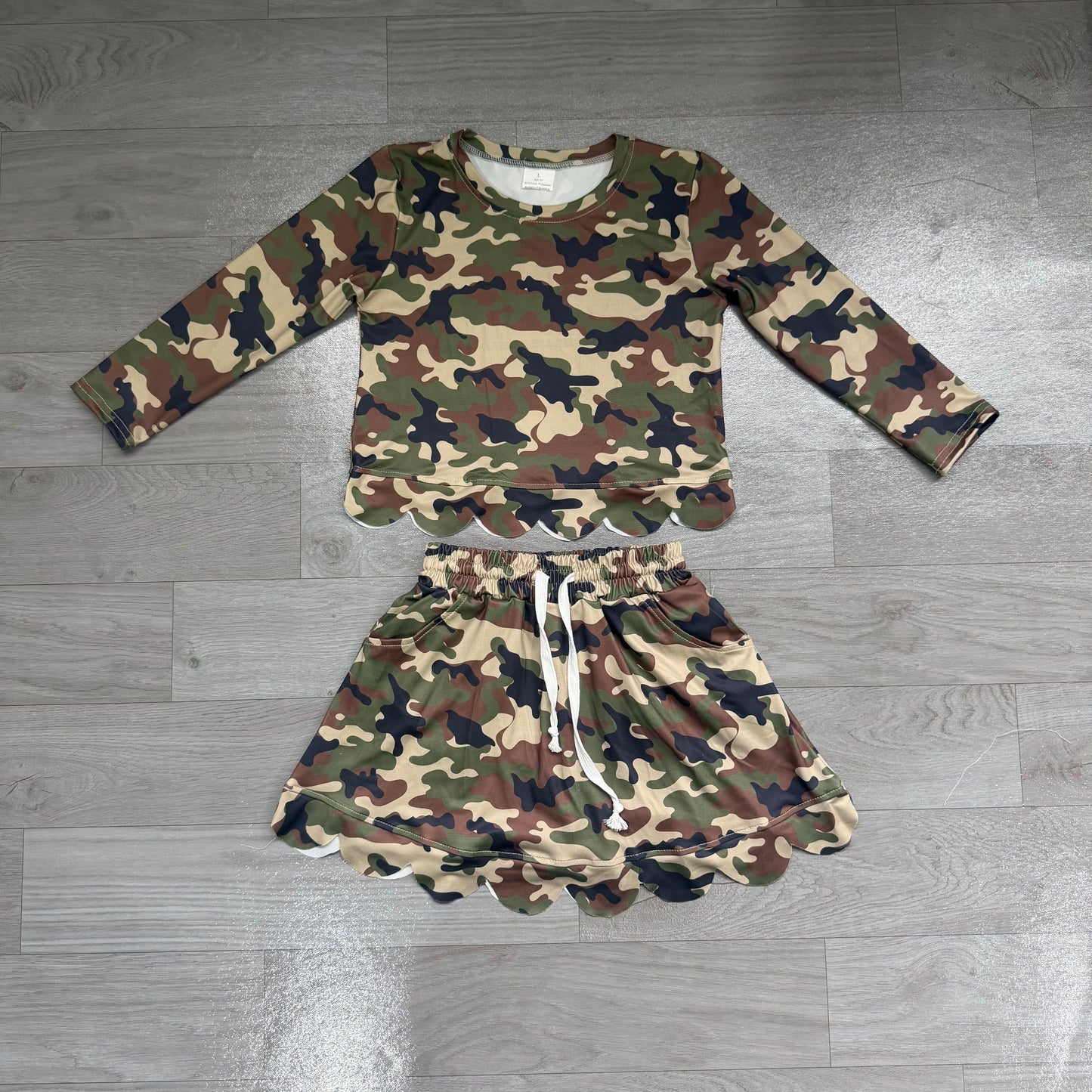 (Sample) No moq milk silk GLD1620（GT1691+GLK0303 ）Baby Girls Green Camo Long Sleeve Scallop Hem Top Skort Clothes Set