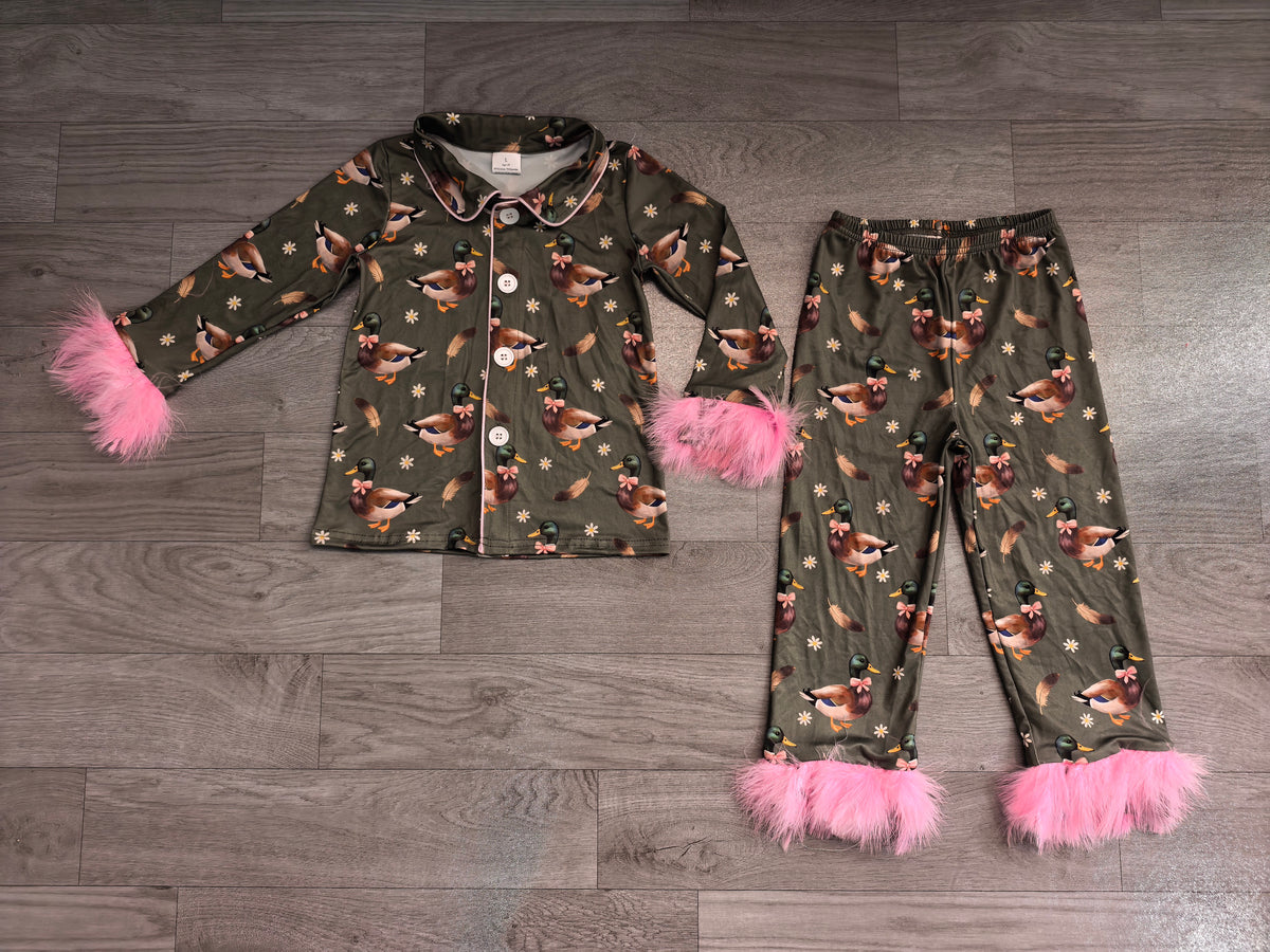 (Sample) No moq milk silk GLP3629 Baby Girls Flowers Ducks Button Top Pant Fur Sleeves Hunting Pajamas Set Holiday Sleep Loungewear