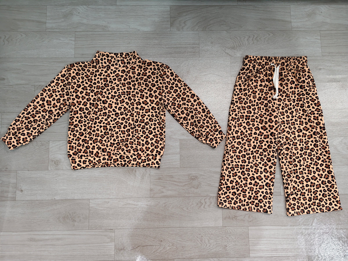 (Sample) No moq yoga fabric（GT1904+P1235）Yoga High Neck Baby Girls Khaki Leopard Top Flare Pant Yoga Active Set
