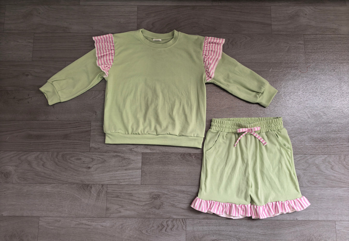 (Sample) No moq milk silk GLS0220（GT1847+SS1000）Baby Girls Light Green Stripe Flutter Sleeve Top Pockets Ruffle Short Clothes Set