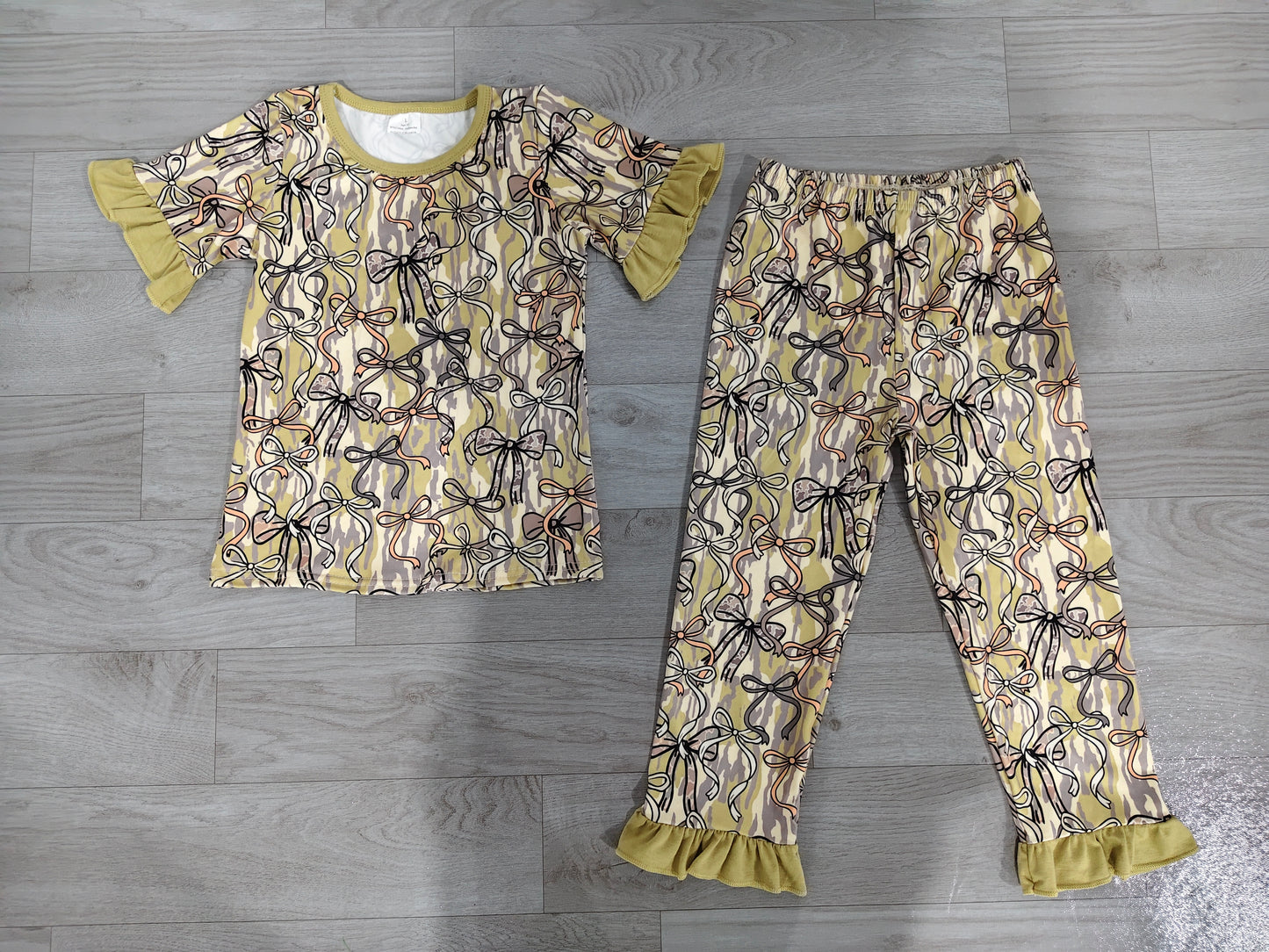 (Sample) No moq milk silk GSPO2264 Baby Girls Olive Camo Bow Top Ruffle Hem Pants Hunting Sleepwear Pajama Sets