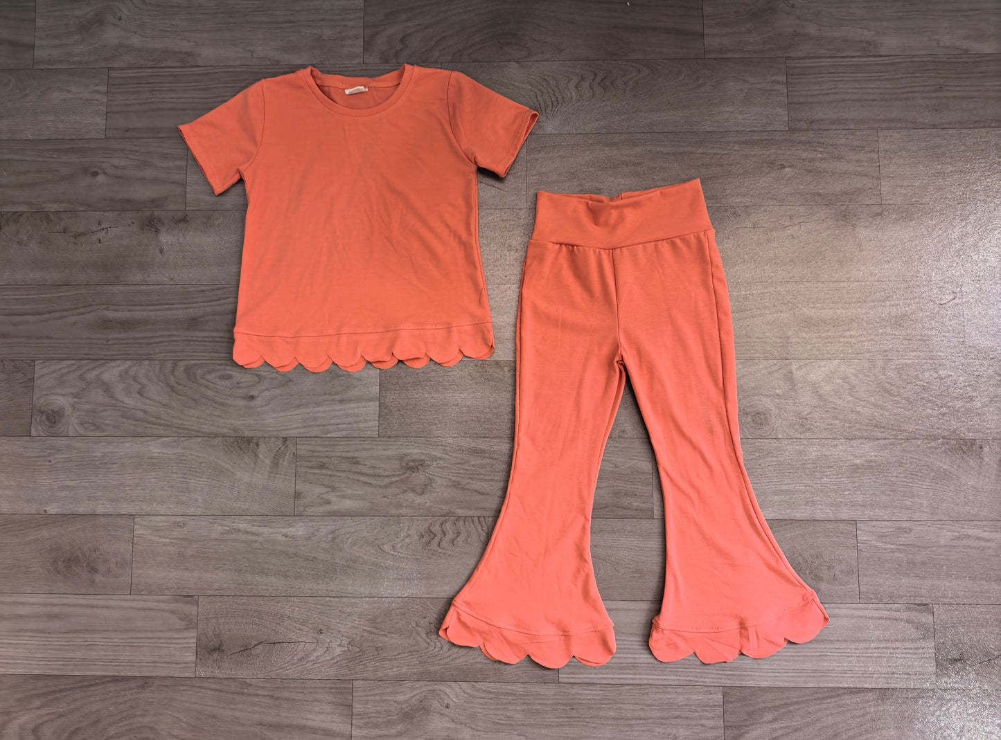 (Sample) No moq milk silk GSPO2338（GT1768+P1076）Baby Girls Pink Short Sleeve Shirts Top Flare Pant Scallop Clothes Sets
