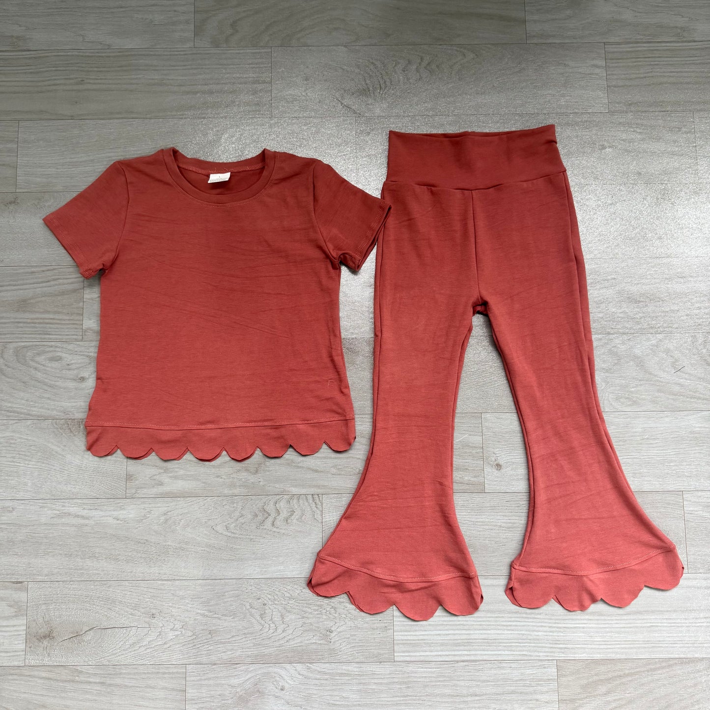(Sample) No moq cotton GSPO2347（GT1777+P1085）Baby Girls Brown Short Sleeve Shirts Top Flare Pant Scallop Set