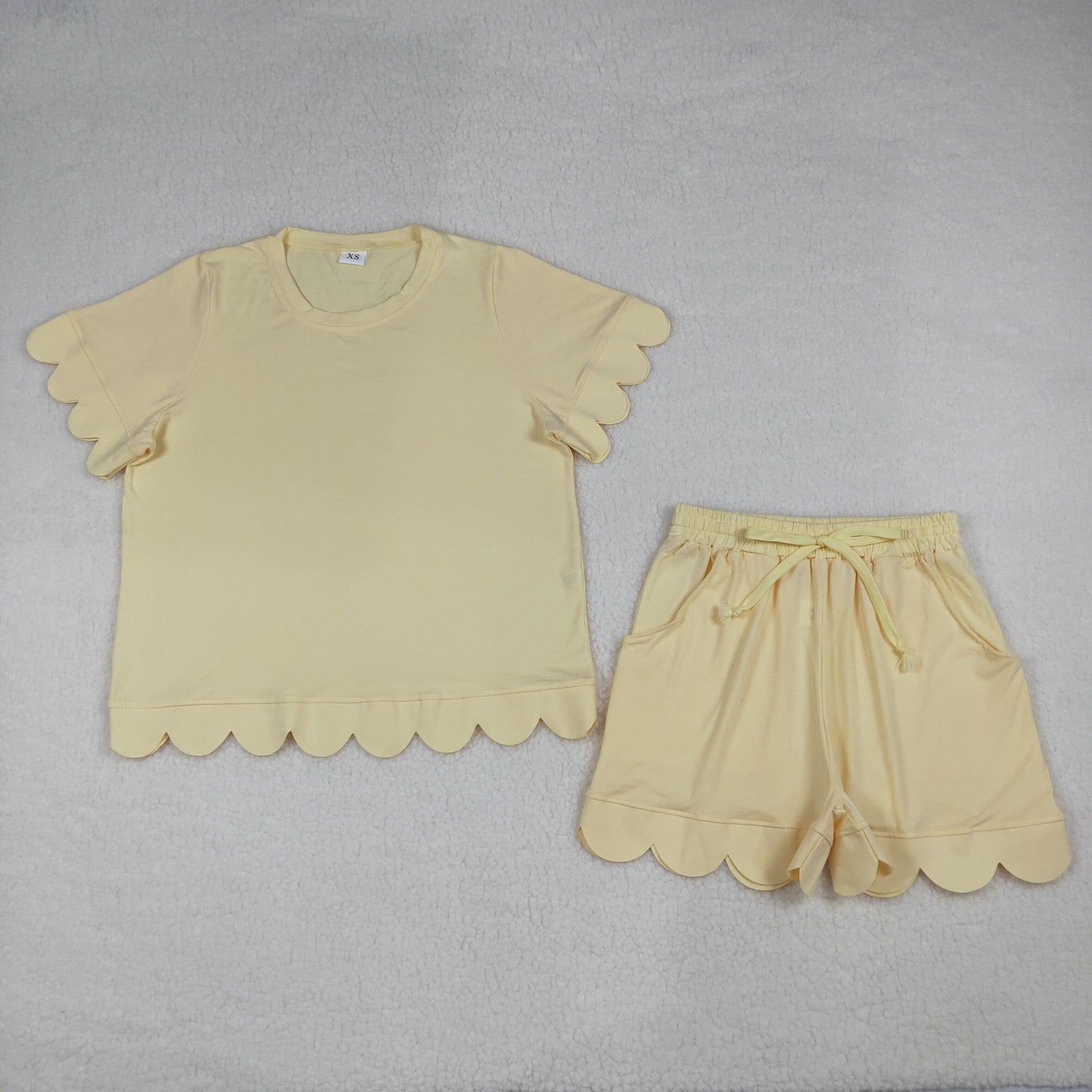 RTS NO MOQ GSSO3203 Adult Women's Yellow Short Sleeve Shirt And Scallop Shorts Set