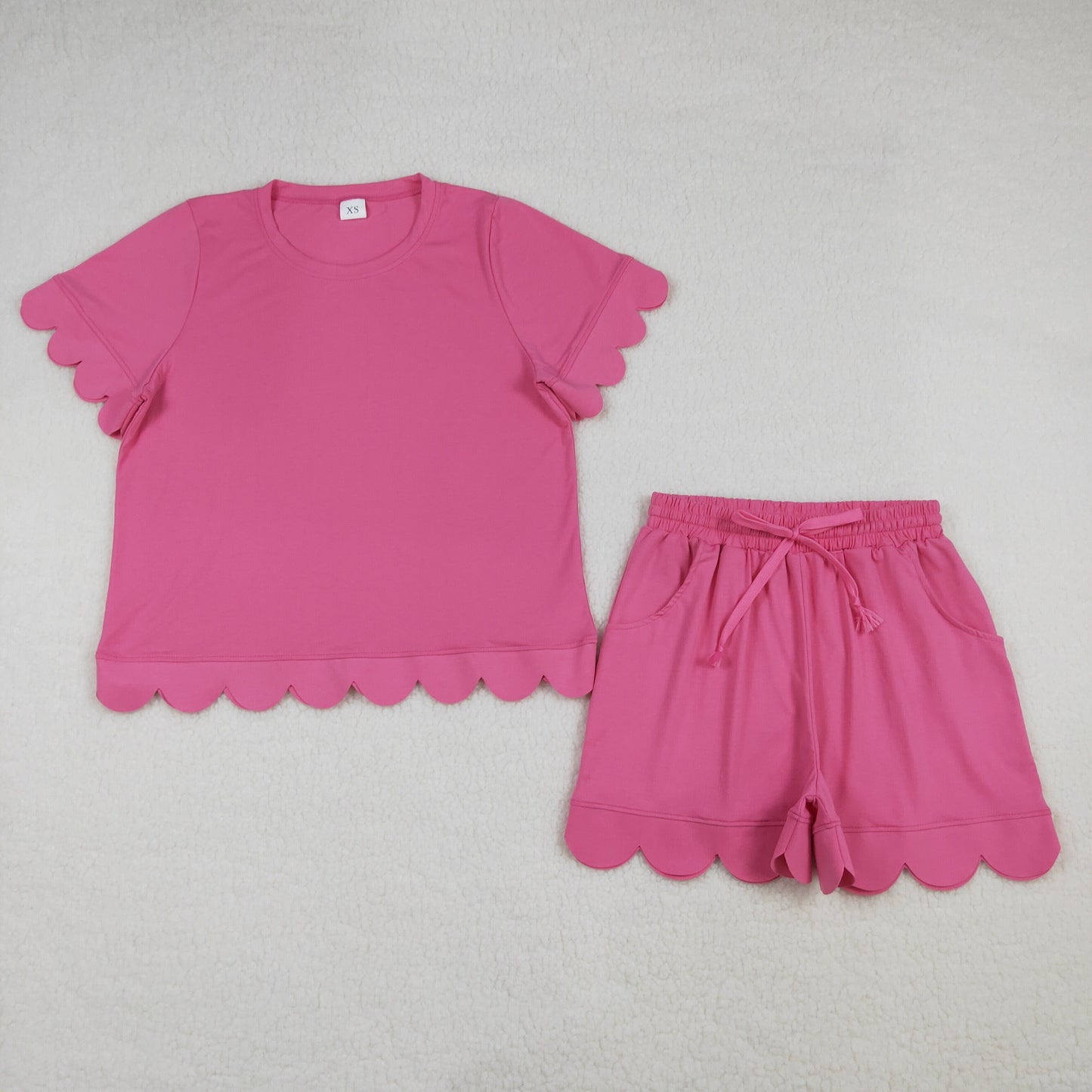 RTS NO MOQ GSSO3204 Adult Women's Hot Pink Short Sleeve Shirt And Scallop Shorts Set Top And Bottom Outfit