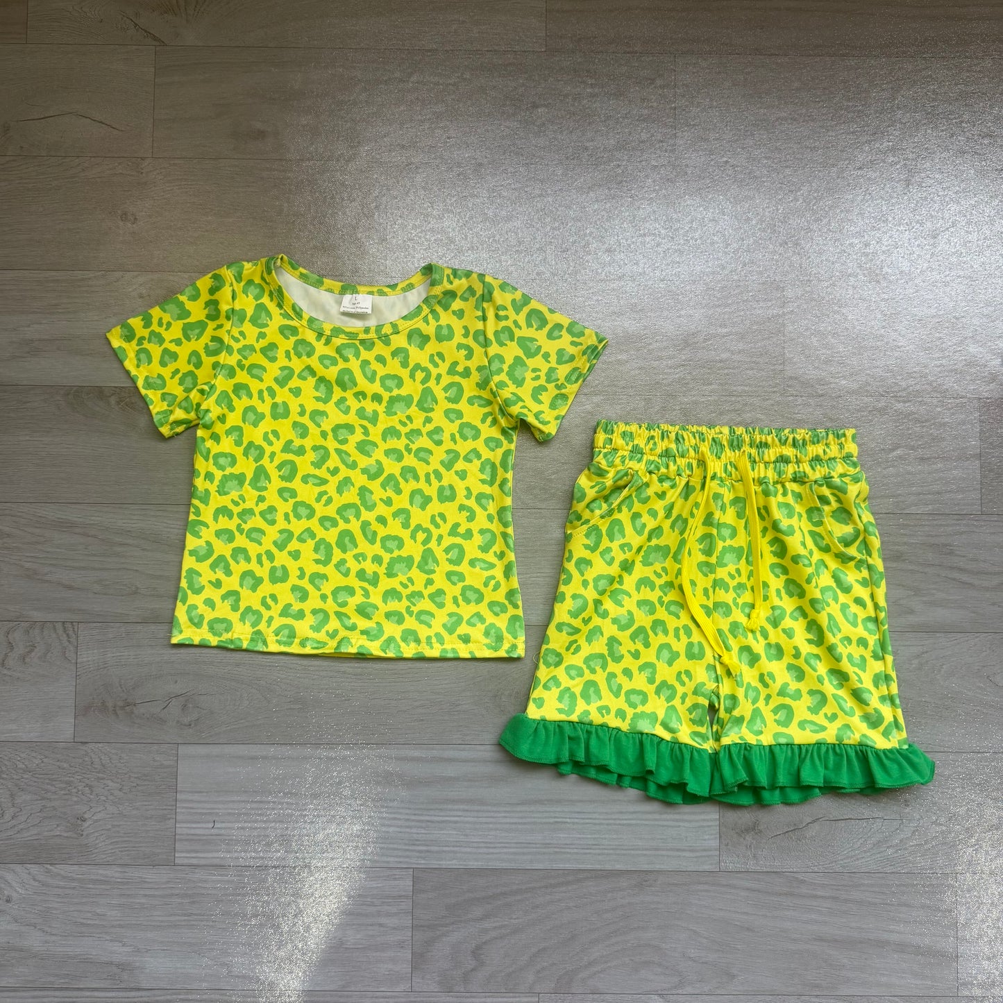 (Sample) No moq milk silk GSSO3812 Baby Girls Light Green Leopard Pocket Ruffle Shorts Casual Clothes Set