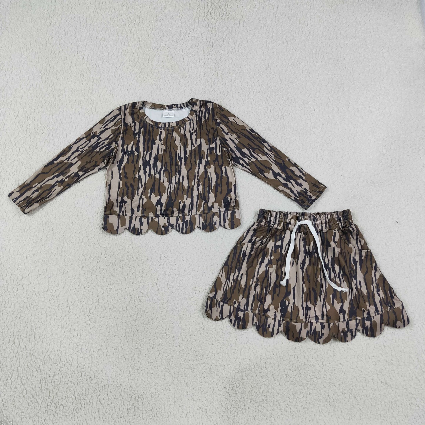 NEW RTS NO MOQ milk silk GLD1615（GT1686+GLK0298 ）Baby Girls Olive Camo Print Long Sleeve Scallop Hem Top Skort Set