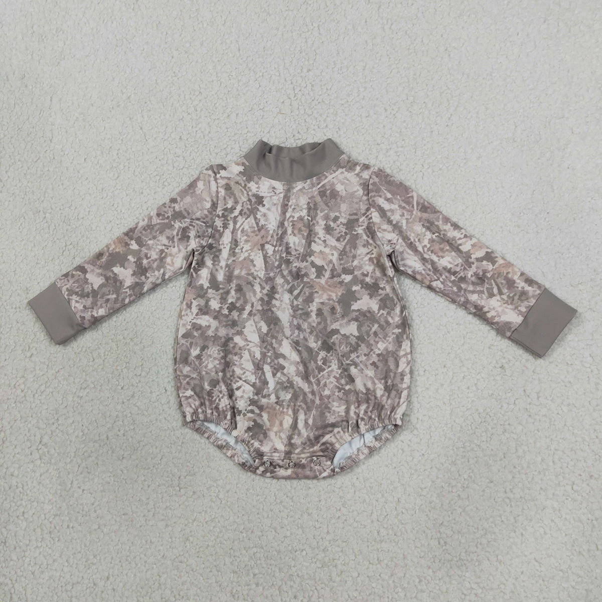 NEW RTS NO MOQ yoga fabric LR3308 Yoga Baby Boys Olive Green High Neck Tree Bark Camo Print Long Sleeve Snap Crotch Bodysuit Fall Infant Romper