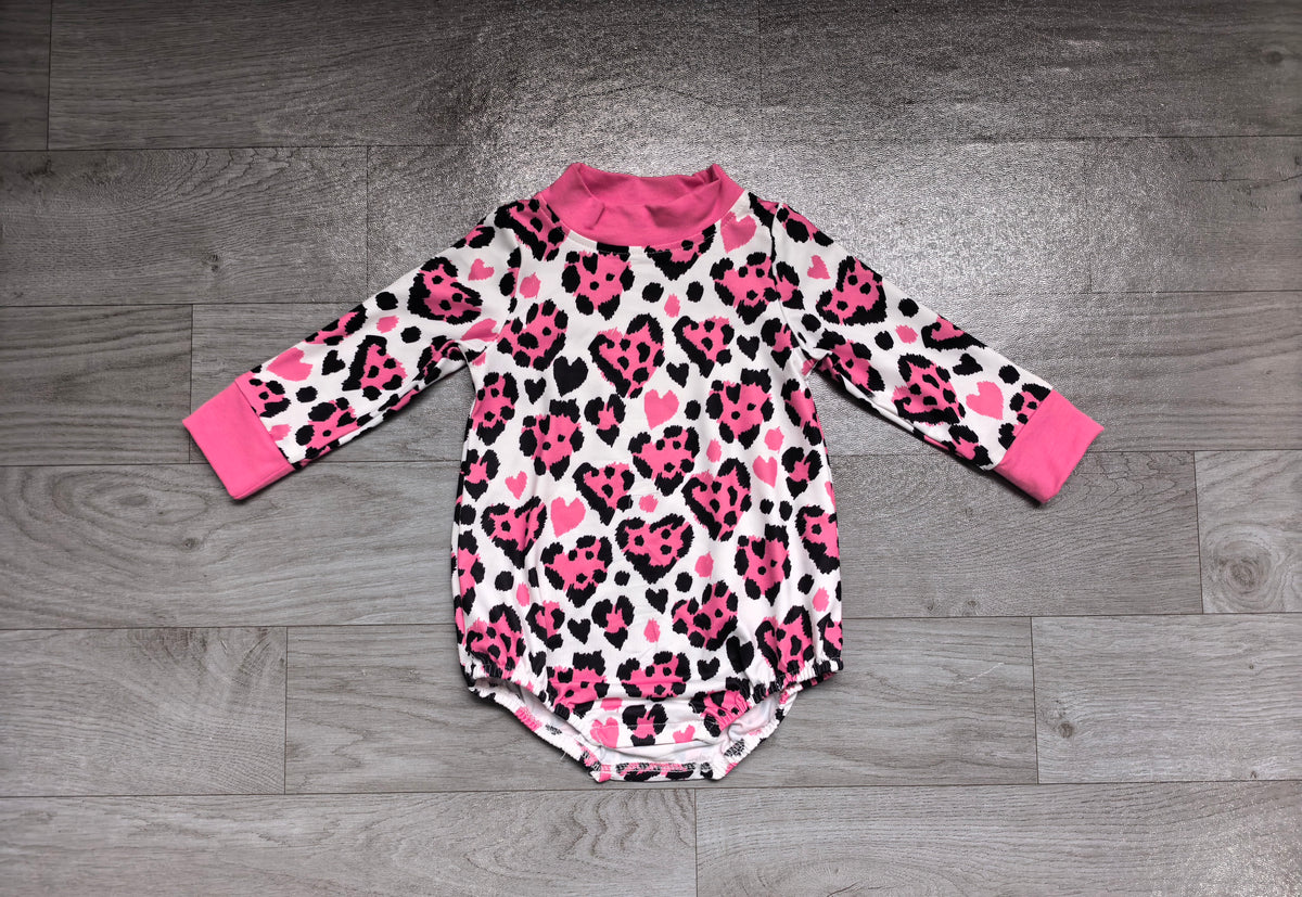 (Sample) No moq milk silk LR3332 Baby Girls High Neck Valentines Holiday Pink Black Leopard Hearts Long Sleeve Rompers