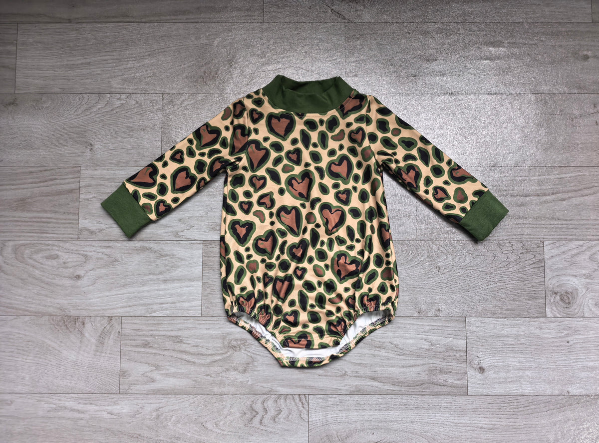 (Sample) No moq milk silk LR3333 Baby Girls High Neck Long Sleeve Olive Black Leopard Hearts Print Valentines Rompers