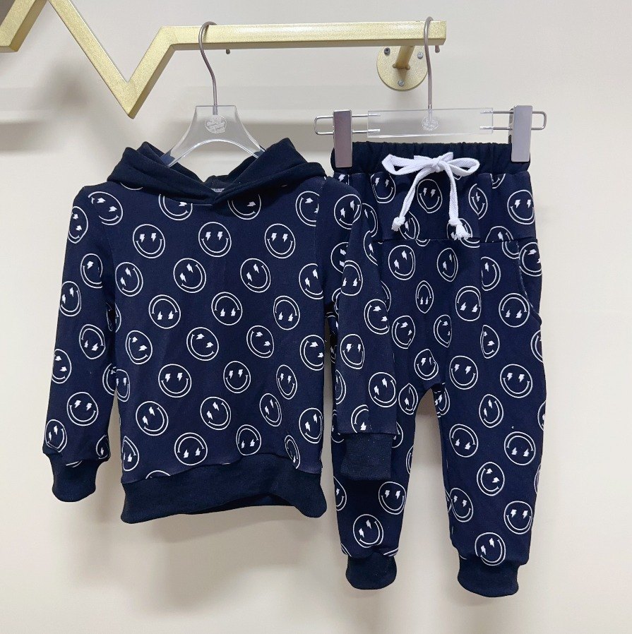 Custom moq 3 eta6/8week moq 5 eta 4/5weeks Black Smiley Face Boys Suit with Long Sleeves and Trousers