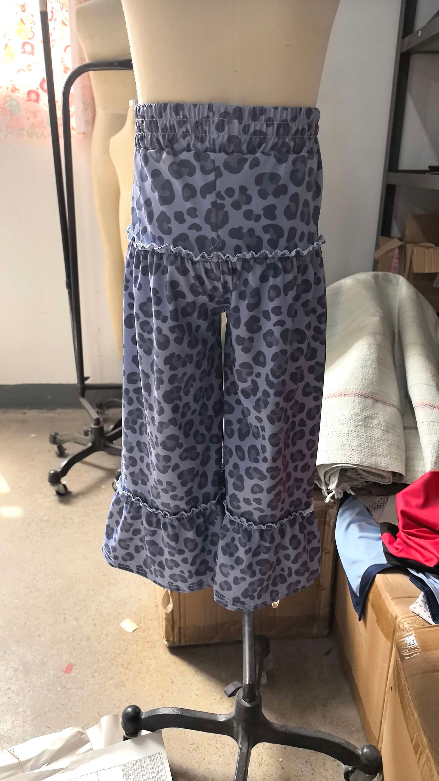 (Sample) No moq Yoga P1055 Baby Girls Grey Leopard Yoga Active Bell Bottom Pants
