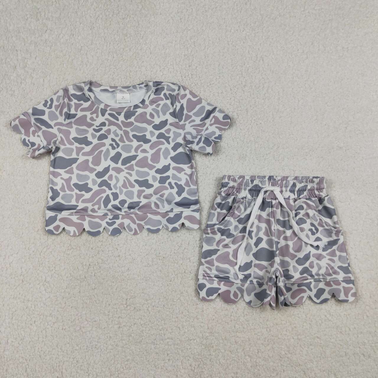 RTS NO MOQ GSSO3226 Baby Girls Light Grey Camo Top with Pockets Scallop Shorts Outfit Set