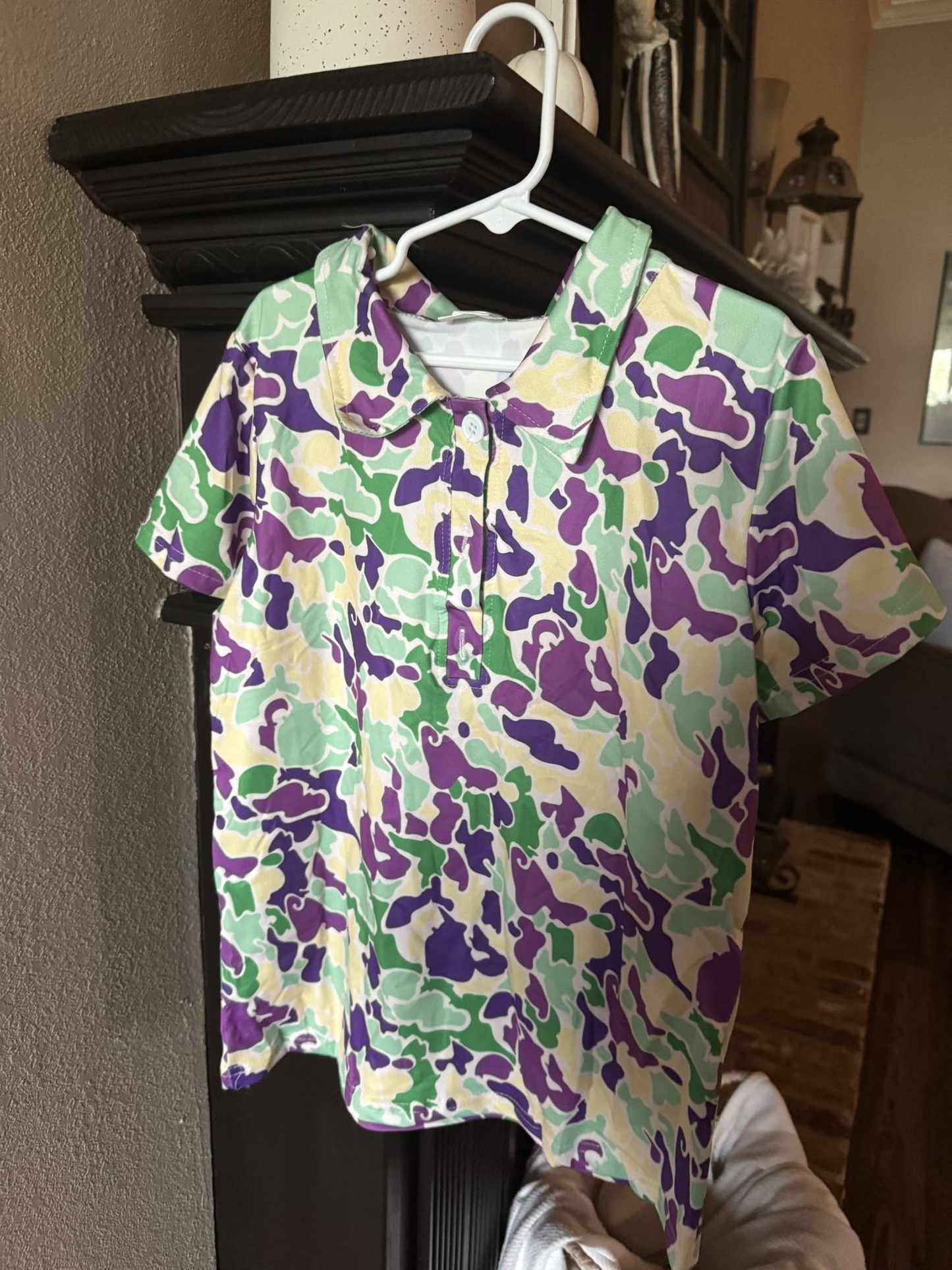 RTS NO MOQ（In Stock) BT1345 Carnival green, yellow, and purple camouflage button-down short-sleeved top