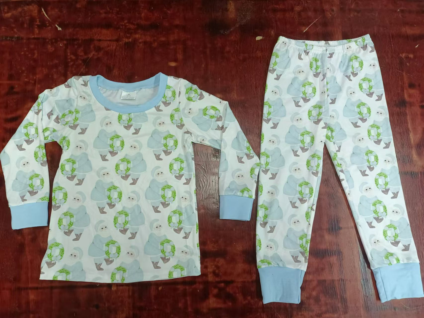 Custom moq 3 eta 6-7weeks Santa Claus blue long-sleeved suit holding a wreath