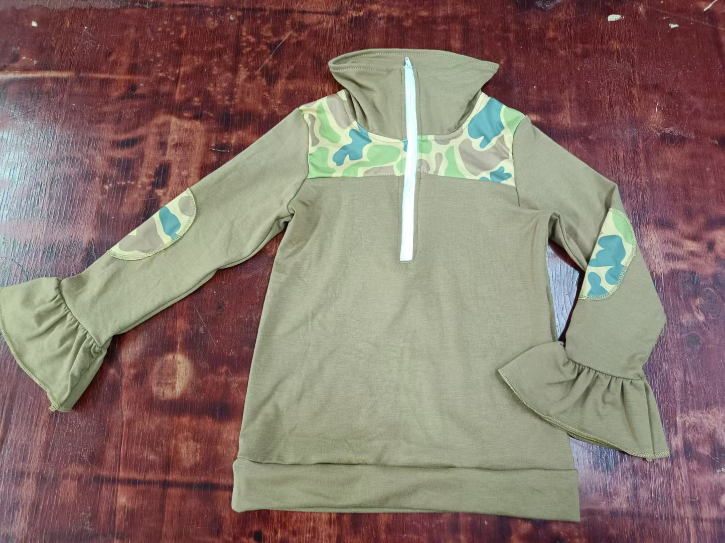 Custom moq 3 eta 6-7weeks Camouflage Zipper Pullover Ruffle Cuff Top