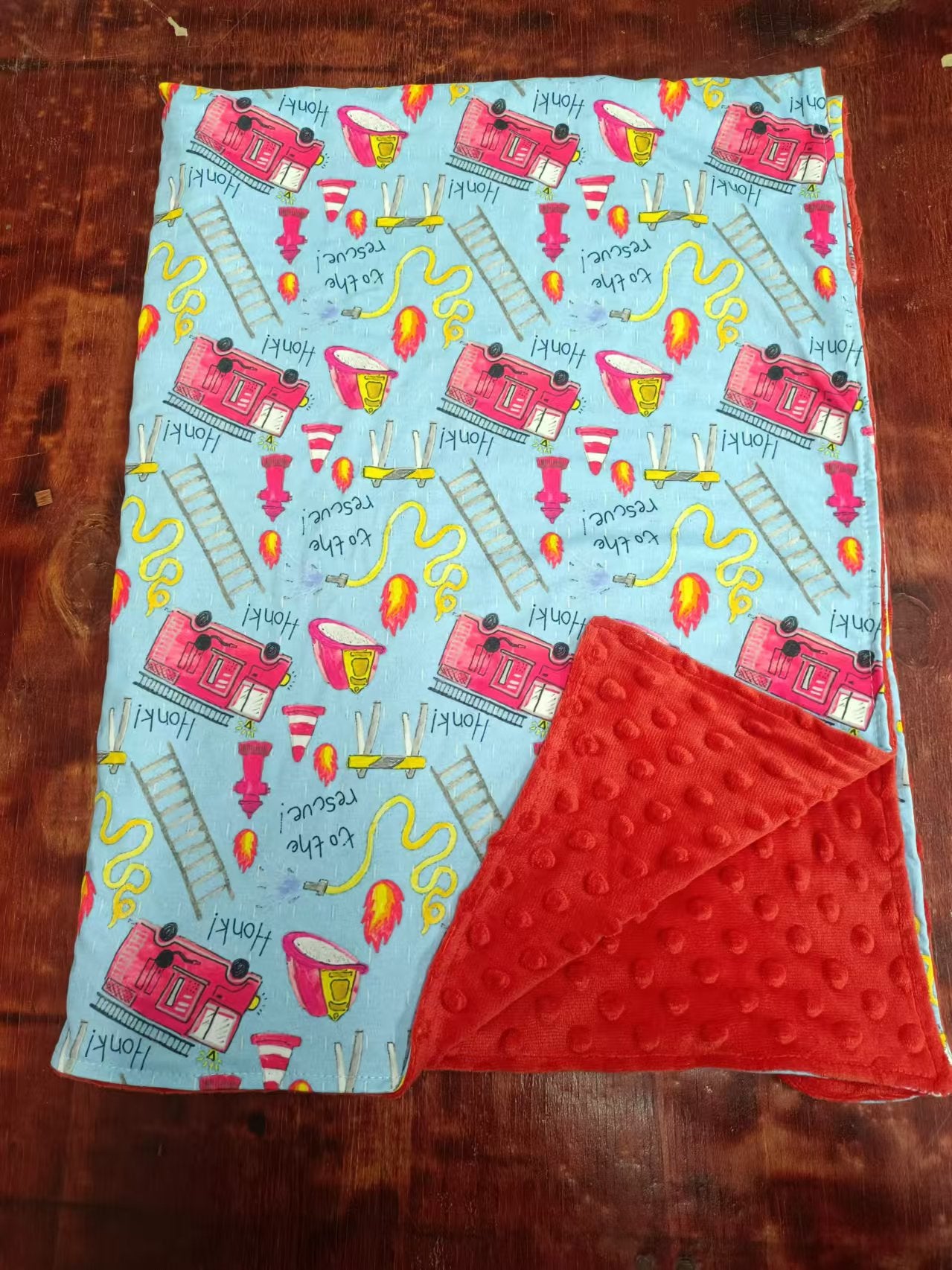 Custom moq 3 eta 6-7weeks Sky blue baby blanket with pink tower and light rail pattern