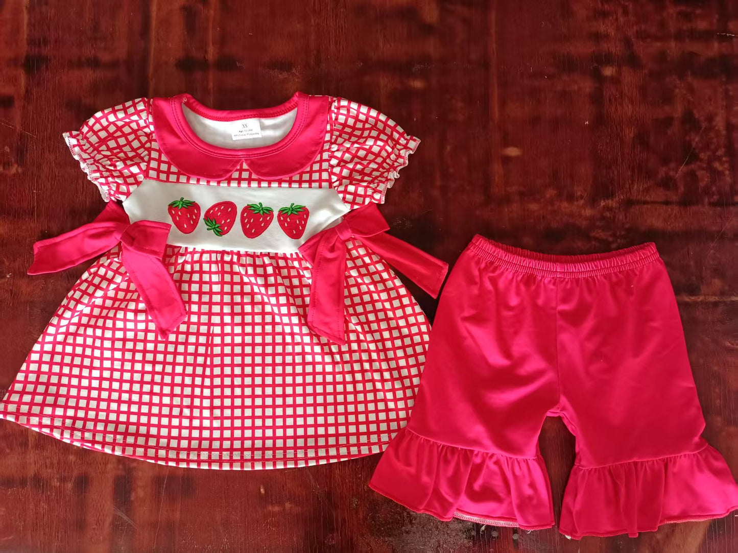 Custom moq 3 eta 6-7weeks baby girls clothes strawberry short sleeve shorts sets