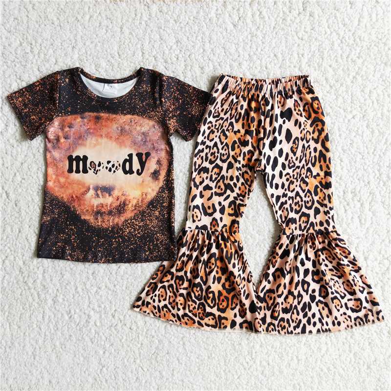 moody short-sleeved top leopard print pants