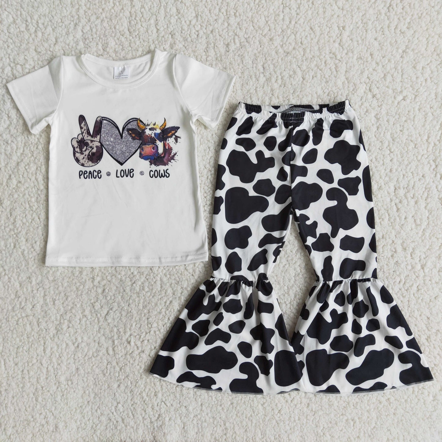 cow  Yellowstone  outifts with summer with long pants